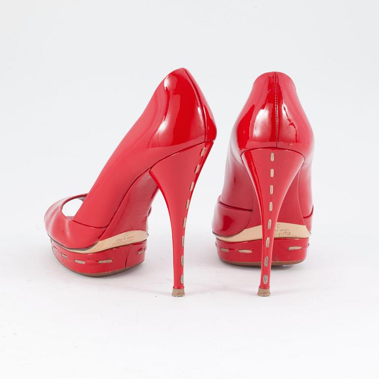 MIU MIU, a pair of red patent leather peep-toe pumps. Size 37.