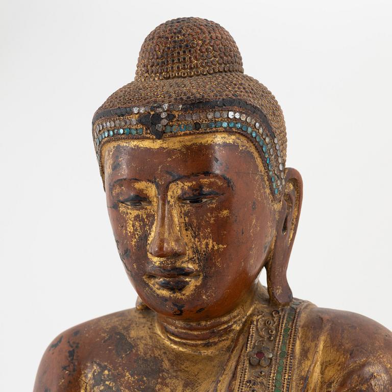 A seated wood Buddha, Thailand, 20th century.