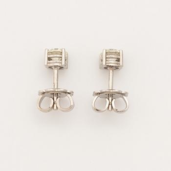 Brilliant cut diamond earrings.