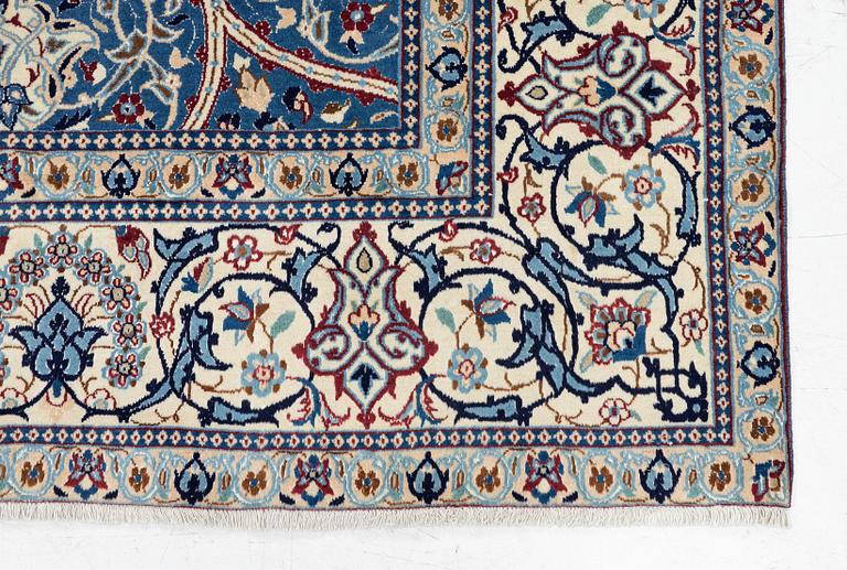 Carpet, Nain approx. 345 x 232 cm.