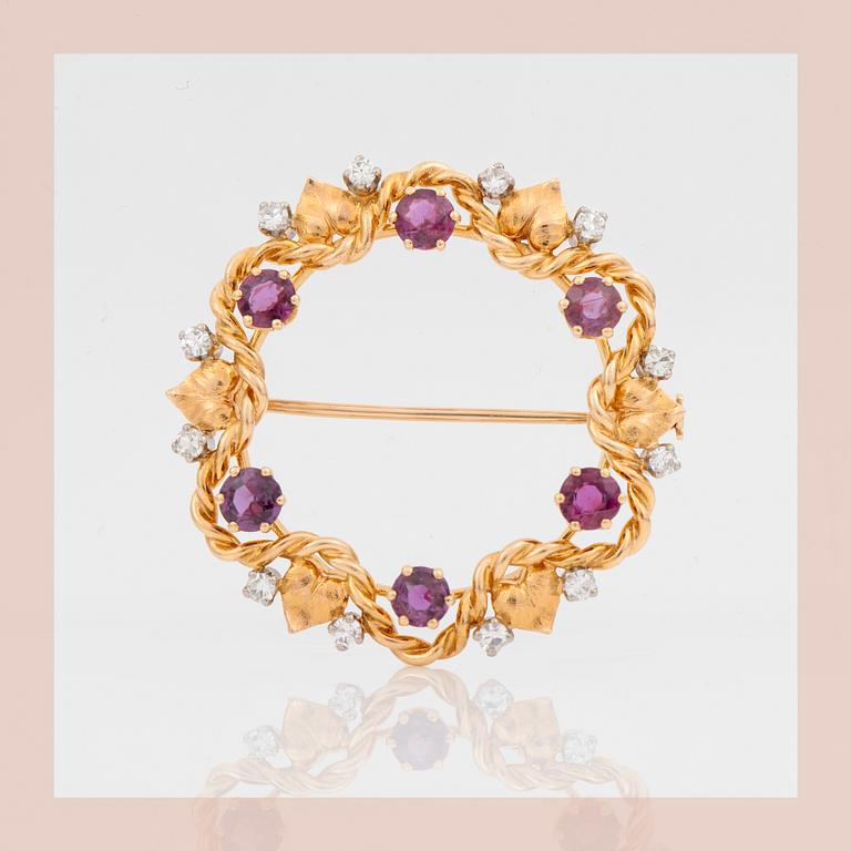 BROSCH, W.A Bolin, Stockholm, 1948, med diamanter samt rubiner.