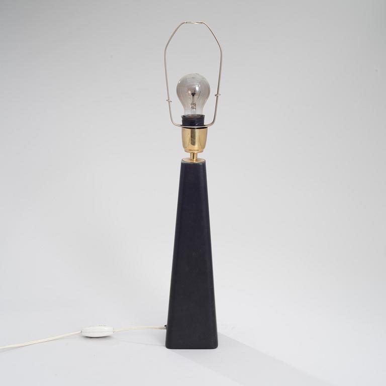 LISA JOHANSSON-PAPE, A TABLE LAMP. Manufactured by Orno. 1960s.