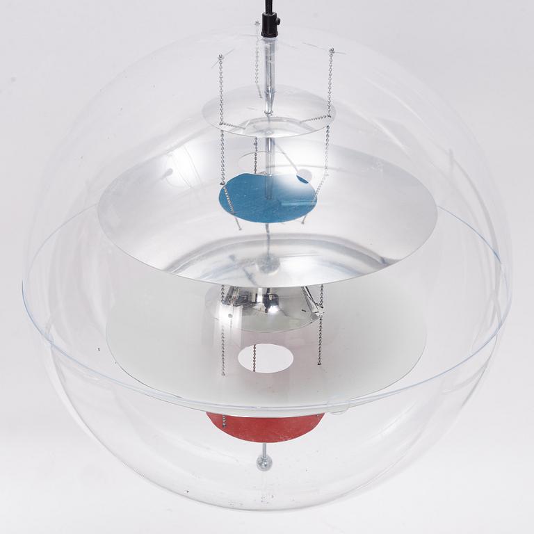 Verner Panton, taklampa, "VP Globe", Frandsen Lighting A/S, Danmark, 2000-tal.
