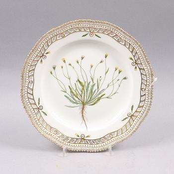 TALLRIK, porslin, "Flora Danica", Royal Copenhagen.