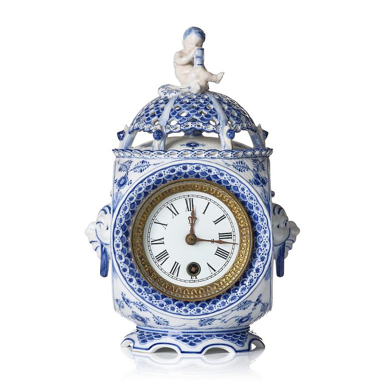 A Royal Copenhagen 'Musselmalet' / 'blue fluted full lace' table clock, Denmark, 1893-1900.