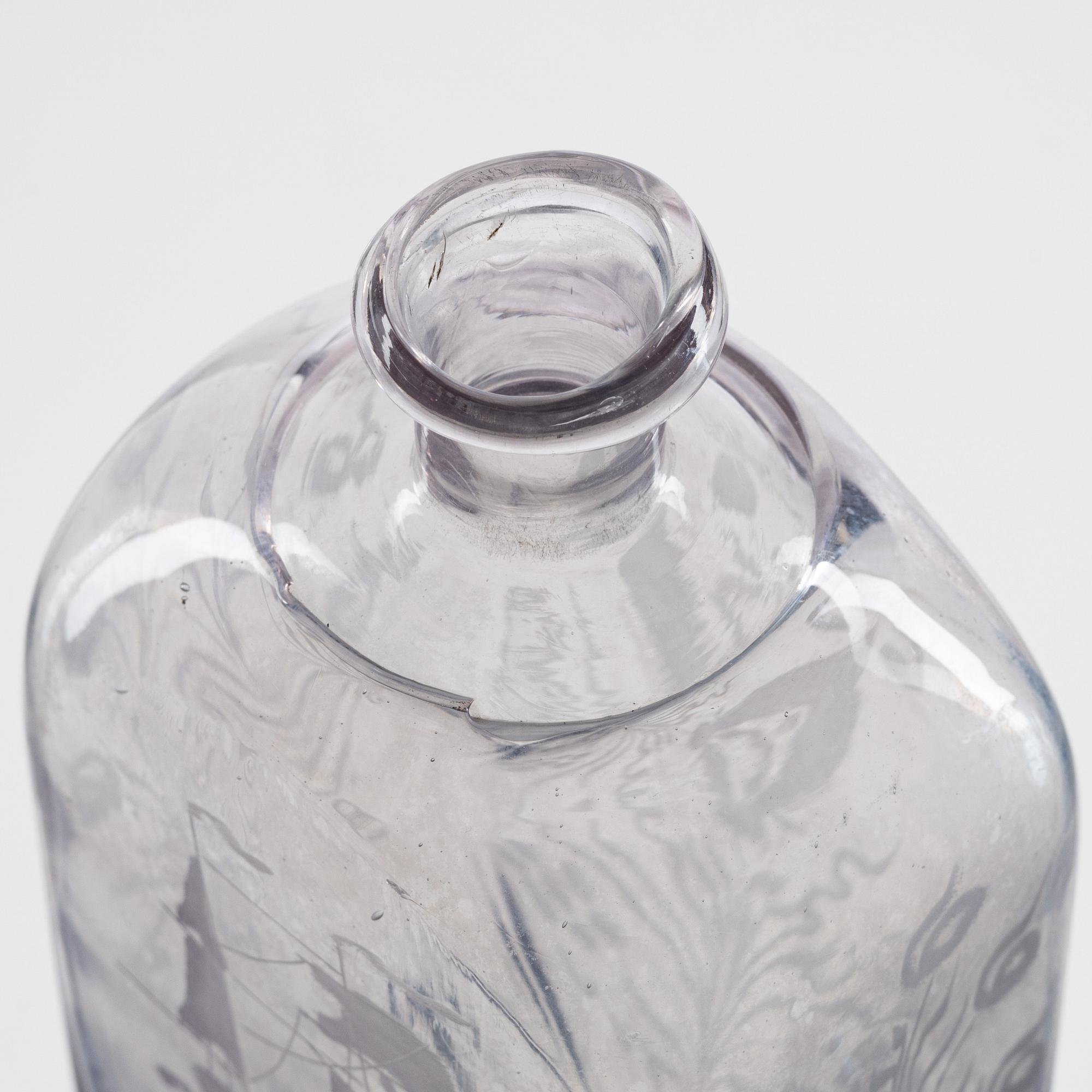 Brännvinsflaskor, tre stycken, bland annat Cedesbergs glasbruk, 17/1800-tal.