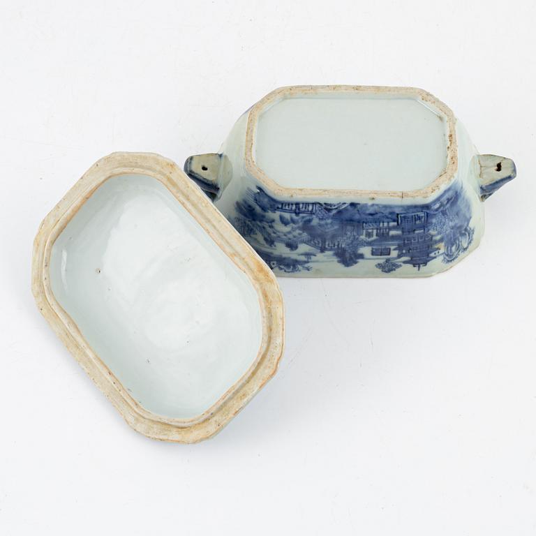 Parts of a dining service, 45 pieces, porcelain, China, mostly Qianlong (1736-95).