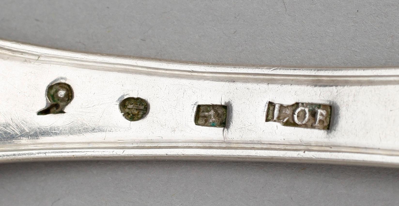PARTI SILVER, 21 delar, bl a 1700-tal, tot vikt ca 556 gram.