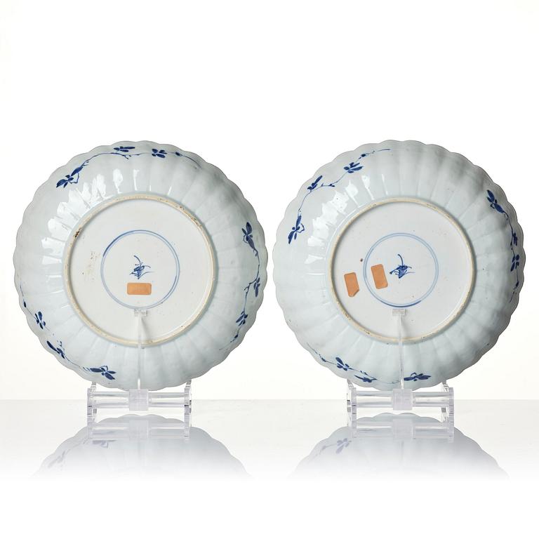 A pair of blue and white 'floral' dishes, Qing dynasty, Kangxi (1662-1722).