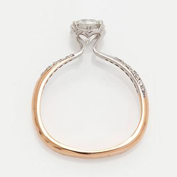 Sormus, 18K kultaa timanteilla. GIA-todistus.