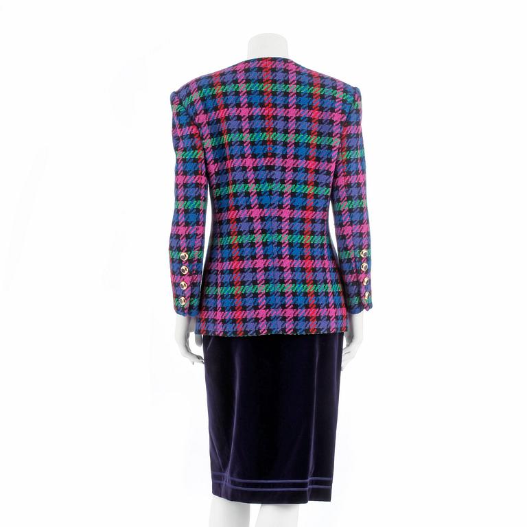 ESCADA, a two-piece suit consisting of jacket and skirt, size 38 and 42.