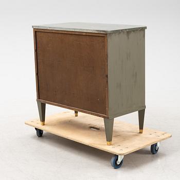 Byrå med stenskiva, 1900-talets första hälft.