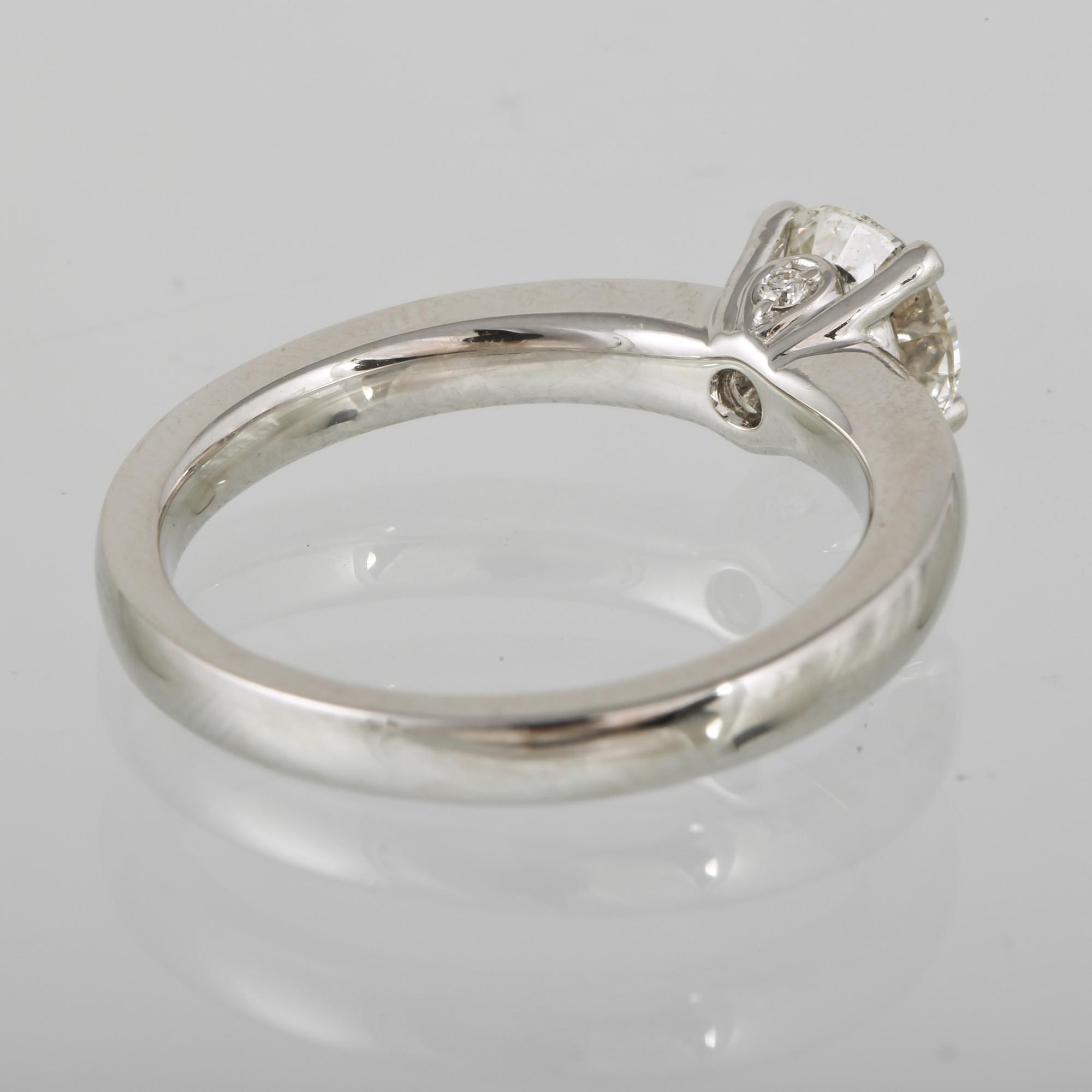 RING, 18K vitguld med briljantslipad diamant 1.02 ct. Vikt 5,0 gram.