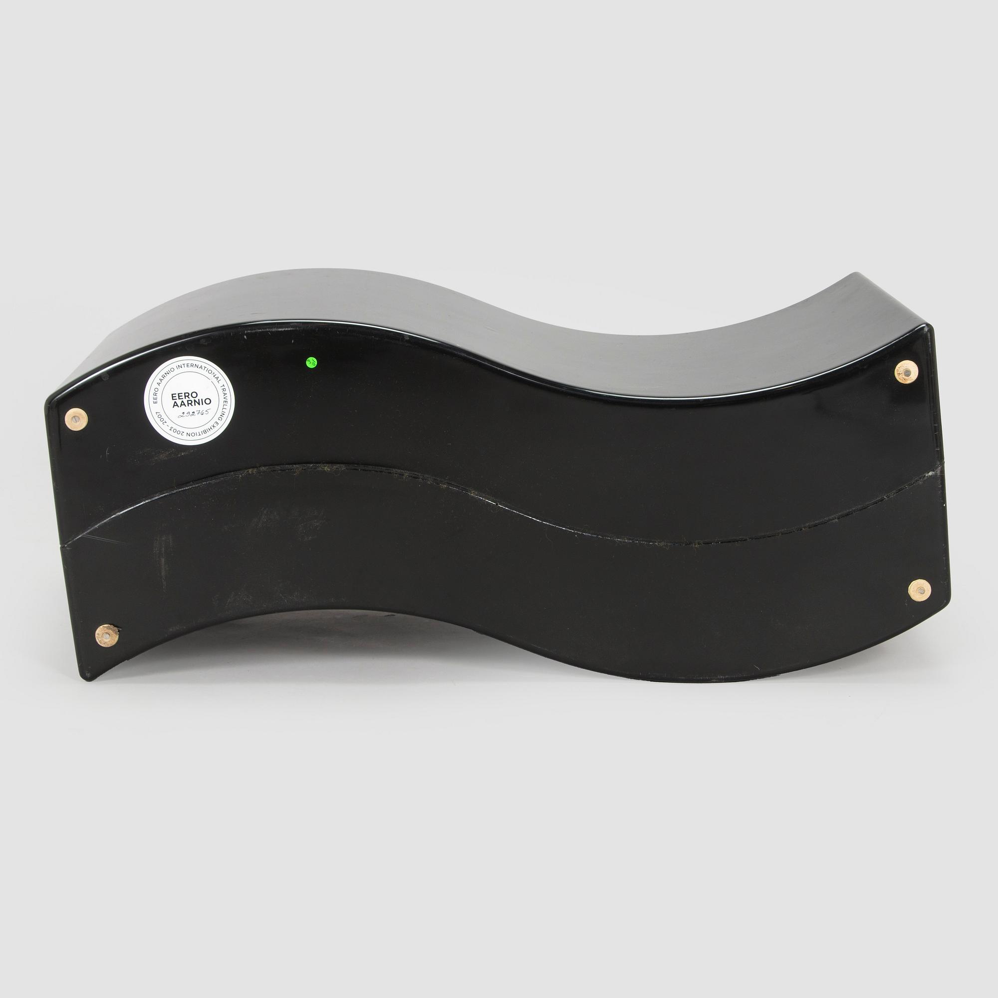 Eero Aarnio, Bord "Copacabana" för Adelta. Formgiven 1991.