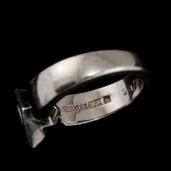 RING, platina med navetteslipad diamant, ca 0.90 ct, Gunnar Fahlström, Stockholm, 2007. Vikt 14 g.