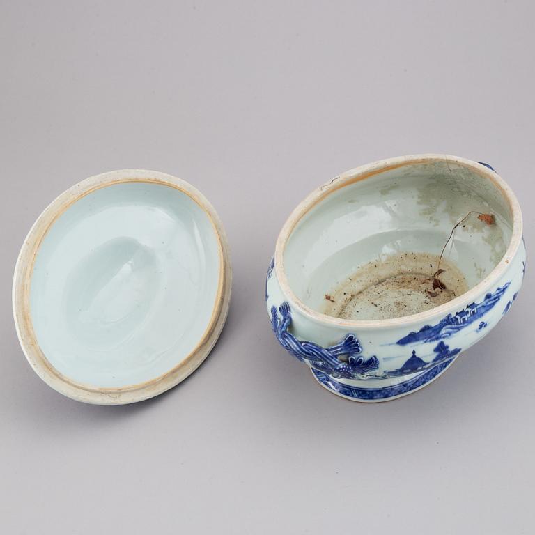 Terrin med lock, kompaniporslin. Qingdynastin, Qianlong (1736-95).
