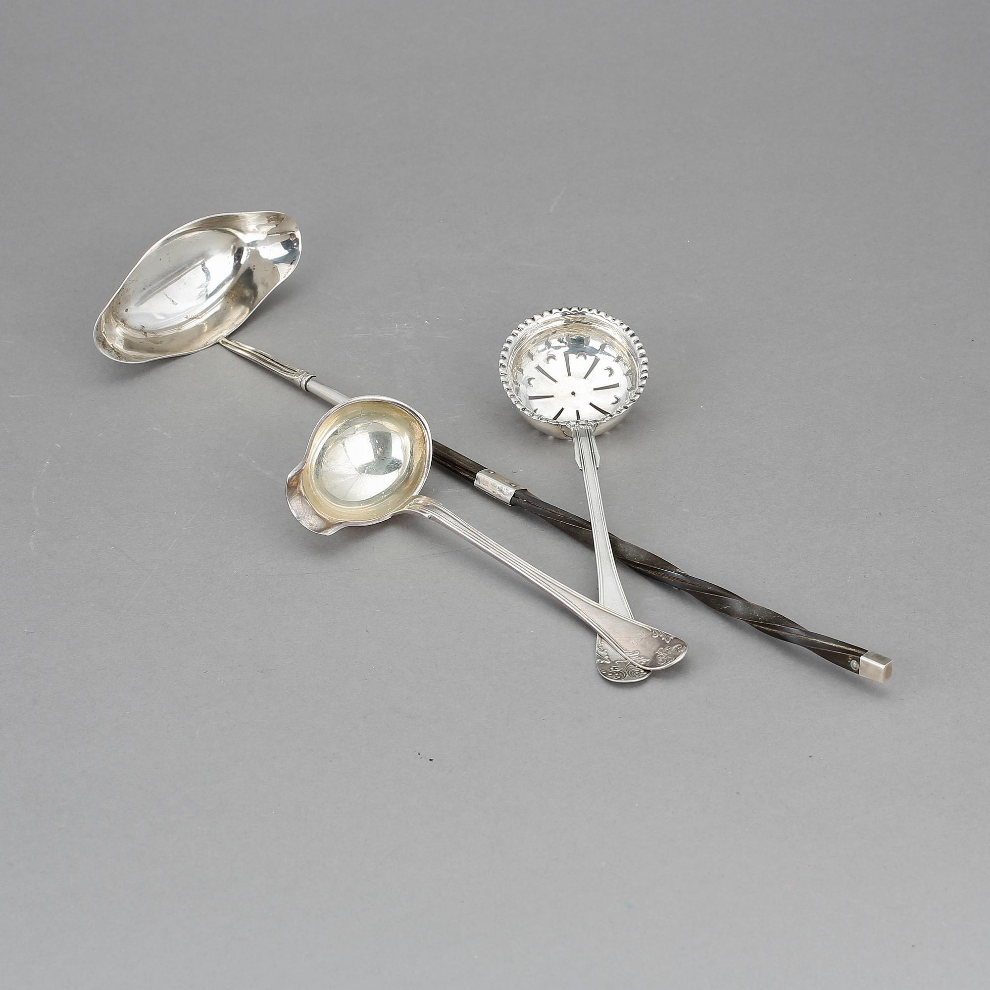 SERVERINGSSKEDAR, 3 stycken, silver, Sverige, 1800-tal. Silvervikt ca 105 gram.