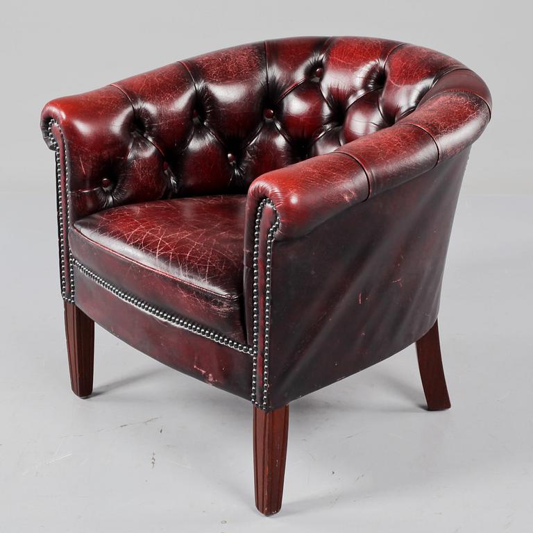 CLUBFÅTÖLJ, chesterfield-typ, 1900-talets andra hälft.