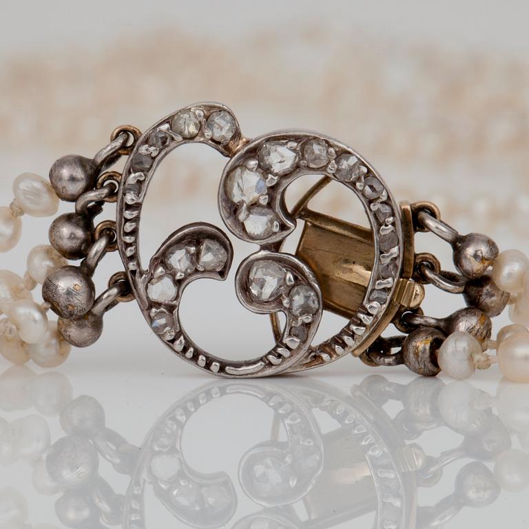 A 4-strand, probably natural saltwater pearl, necklace. Ø 2.4 - 2.6 mm.