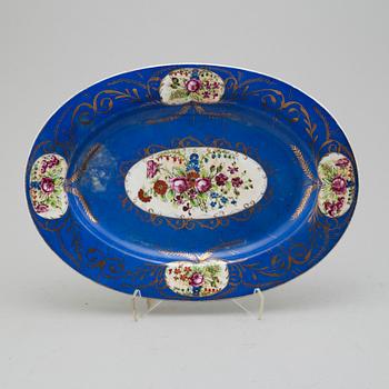 A porcelaine dish, Popov Russia, 19th century.