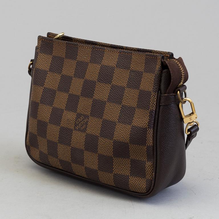 LOUIS VUITTON, a Damier Ebène hand bag.