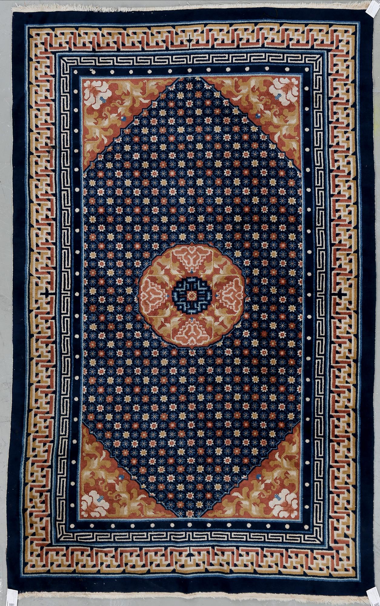 MATTA, Kina. Semiantik/old. Ca 243x153 cm.