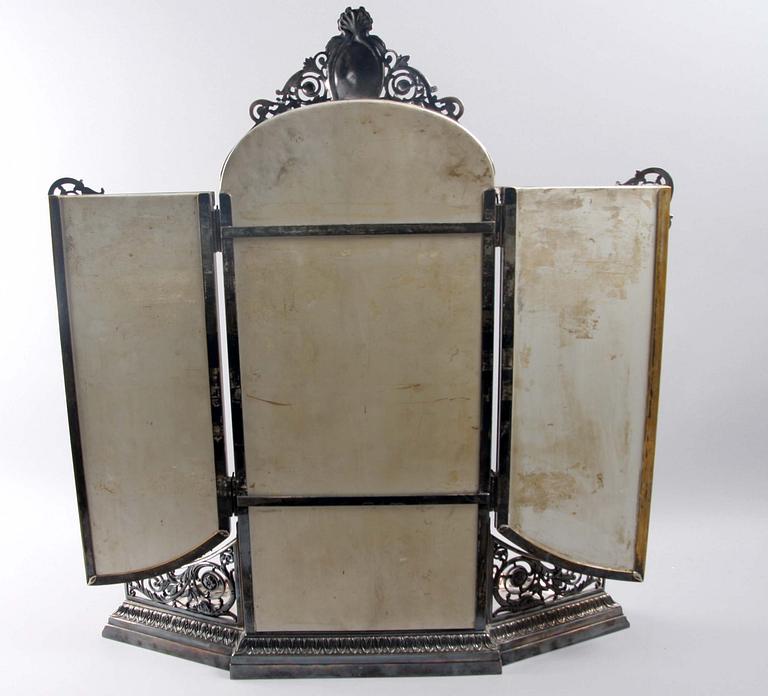 BORDSSPEGEL. WMF, försilvrad, Louis XVI-stil, efter 1909.