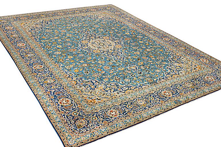 A Kashan carpet, signed Isfahanian, a. 407 x 310 cm.