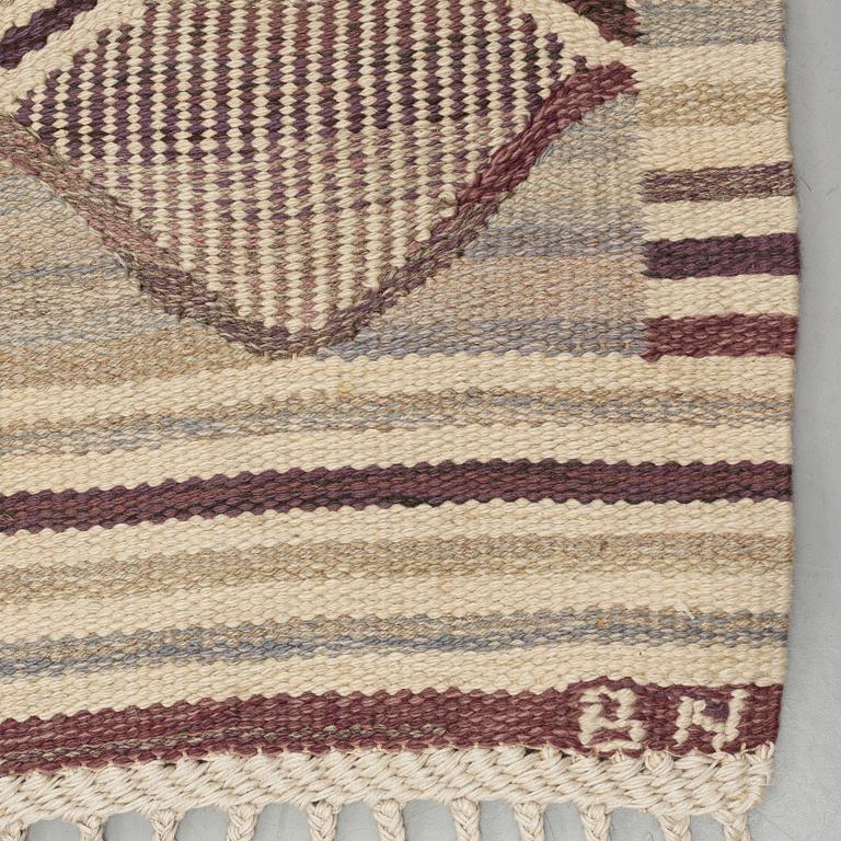 Barbro Nilsson, Matto, "Gråspättan", flat weave, ca 278-282,5 x 248-254 cm, signed AB MMF BN.