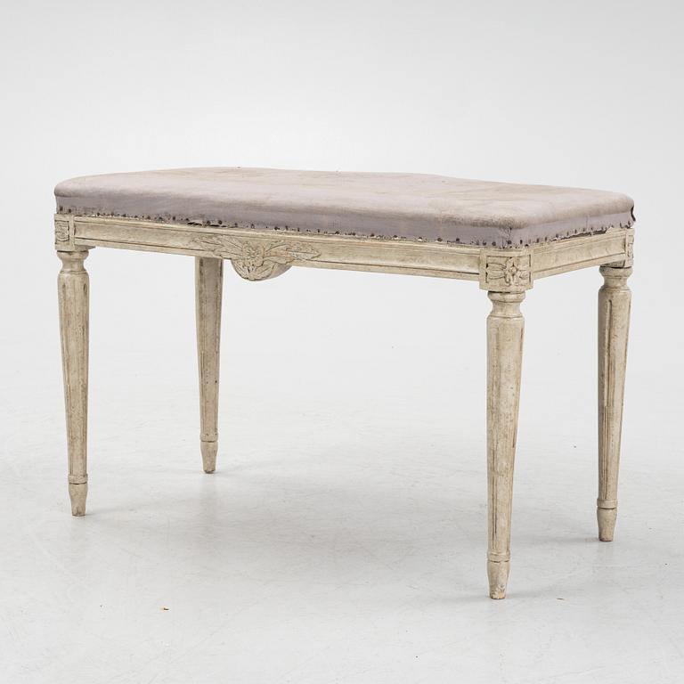 Bänk, gustaviansk stil, 1900-talets första hälft.