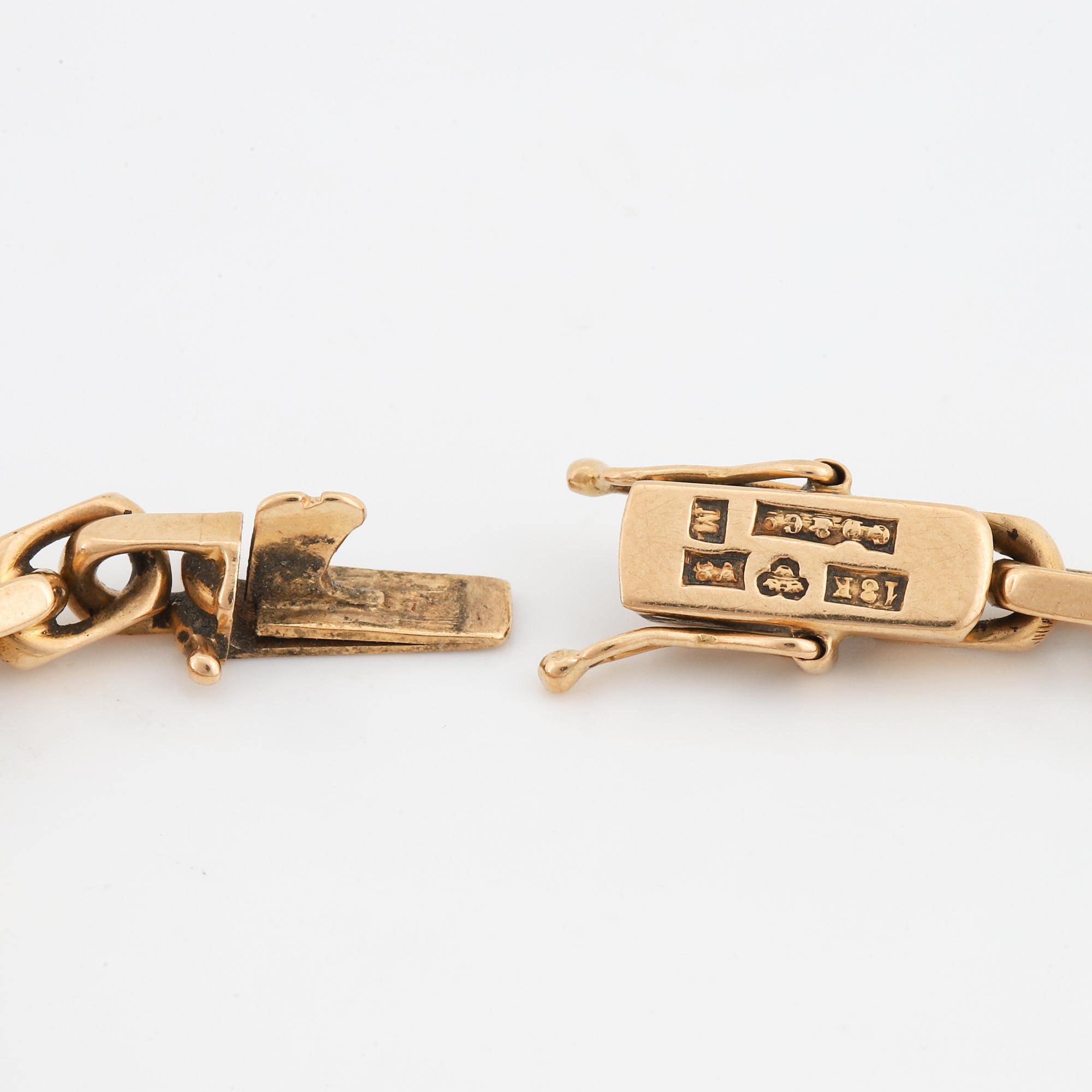 18K gold bracelet.