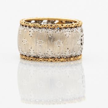 A Buccellati ring in 18K gold and white gold set with a faceted sapphire and round brilliant-cut diamonds.