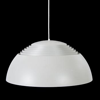 TAKLAMPA, "AJ Pendeln", Arne Jacobsen, Louis Poulsen, Danmark, 1900-talets andra hälft.