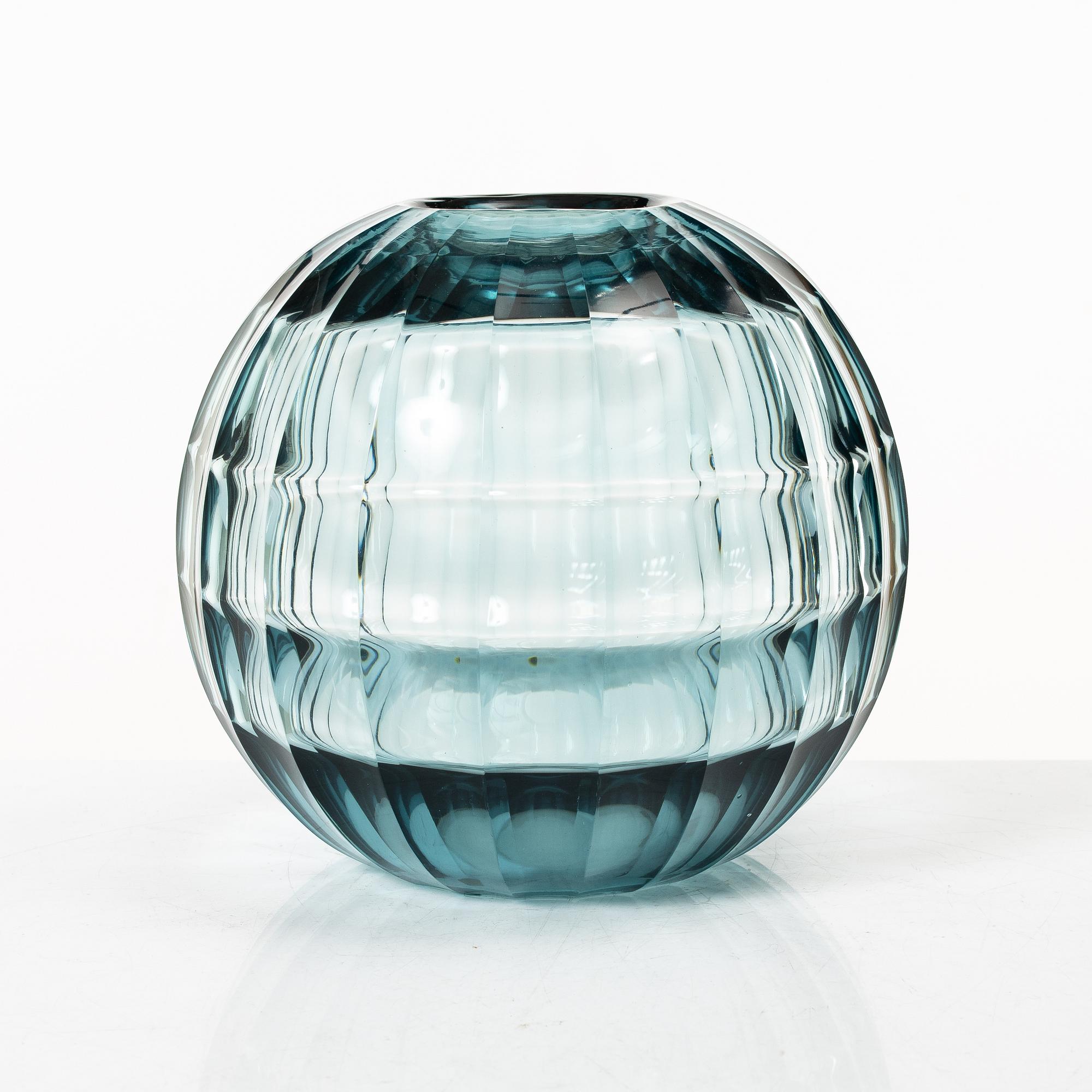 Elis Bergh, a vase, Kosta.