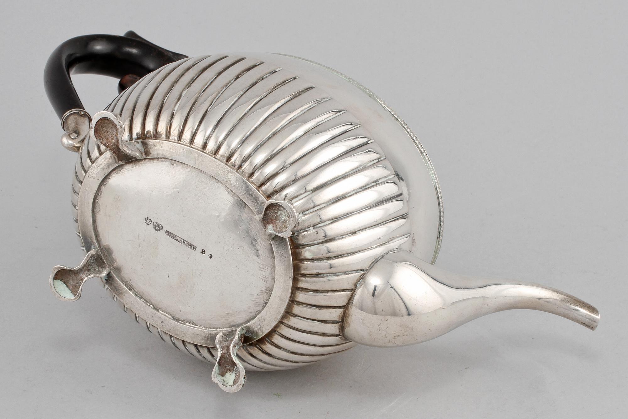 TEKANNA, silver, Barkander och Söhrling, Linköping, 1832. Vikt 810 g.