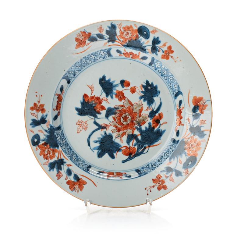 A set of 11 imari dinner plates, Qing dynasty, Qianlong (1736-95).