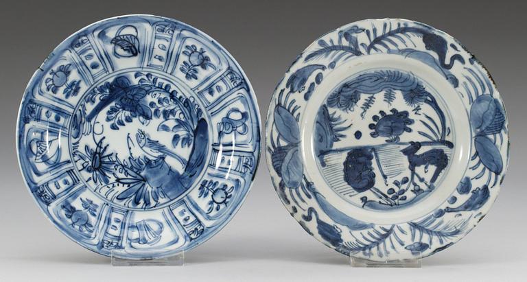 TALLRIKAR, 2 st, porslin. Ming, Wanli (1573-1619).