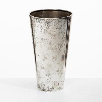 Vas/pokal, silver, C.G.Hallberg, Stockholm, 1918.