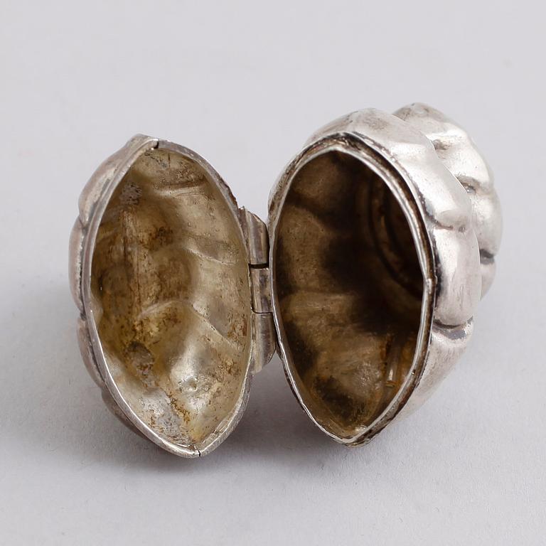 LUKTDOSA, silver, Jörgen Nielsen Lind, Köpenhamn 1740. Vikt ca 27 gram.