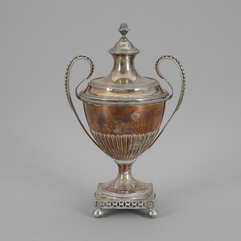 SOCKERSKÅL, silver, Stockholm, 1897. Vikt ca 441g.