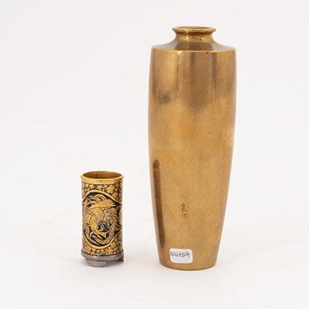 Miniatyrvas, silver förgyllning samt vas brons och silver. Japan, Meiji (1868-1912).