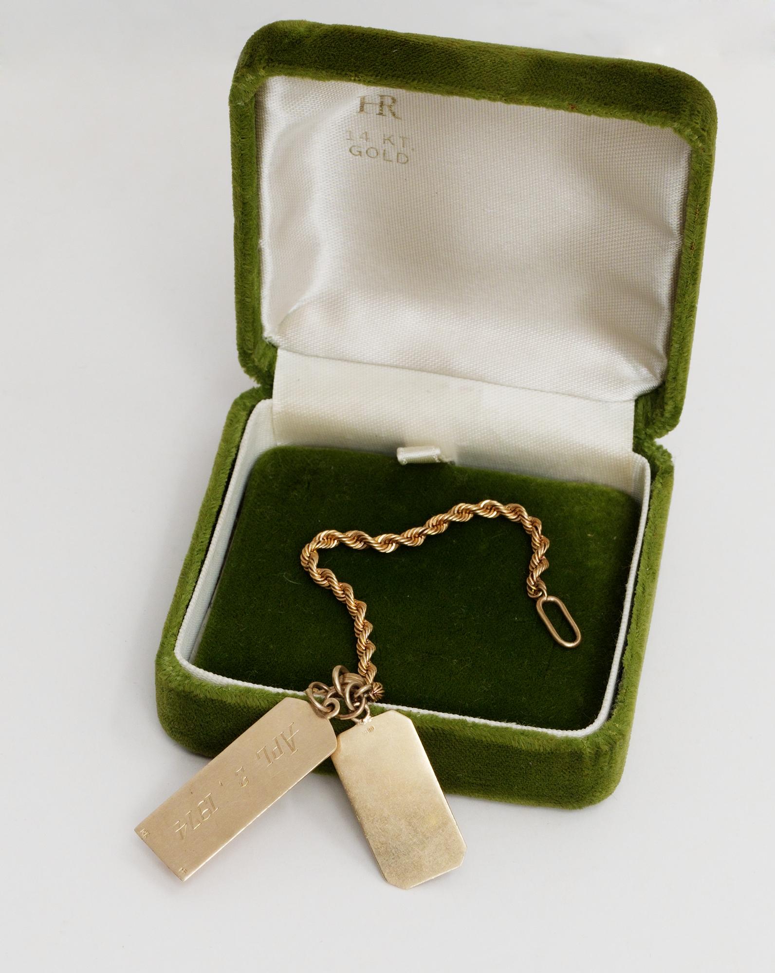 PENDANT. 14 carat gold.