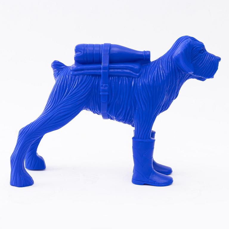 William Sweetlove, "Cloned Schnauzer with water bottle". (Blue).