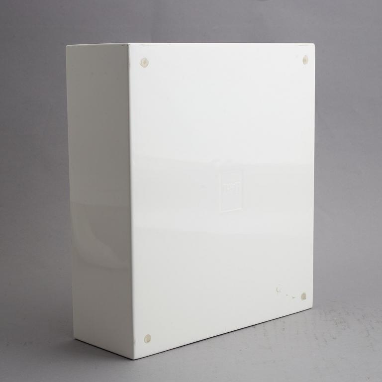 Naoto Fukasawa, a contemporary serving bowl "Outside" for B&B Italia.