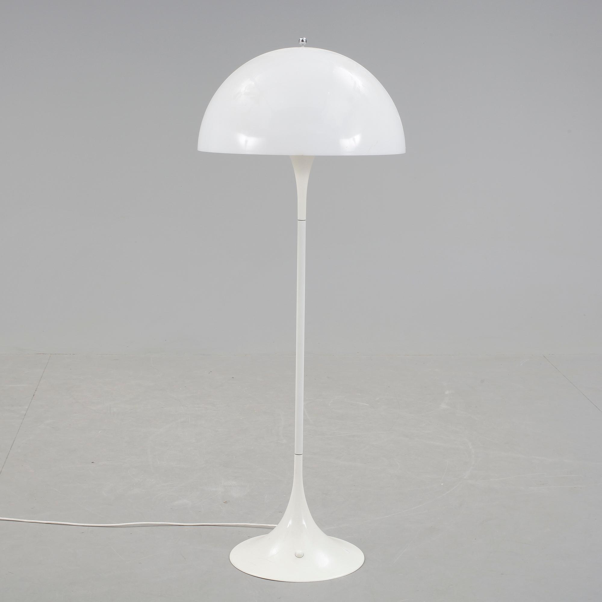 GOLVLAMPA, "Panthella", Verner Panton, för Louis Poulsen. 1900-talets andra hälft.
