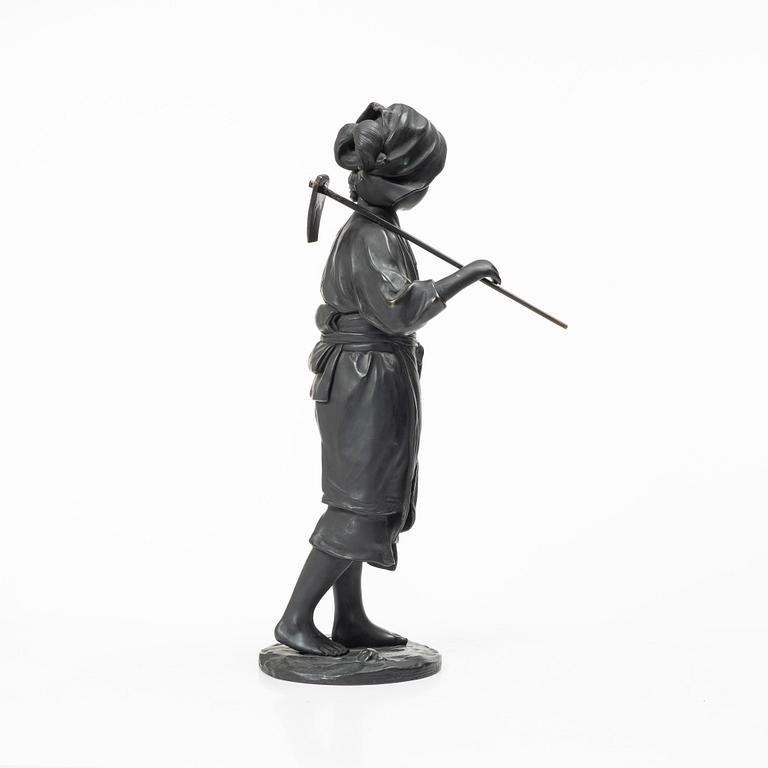A large Japanese bronze okimono, early 1900s.