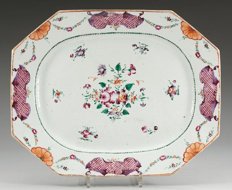 A large famille rose serving dish, Qing dynasty, Qianlong (1736-95).