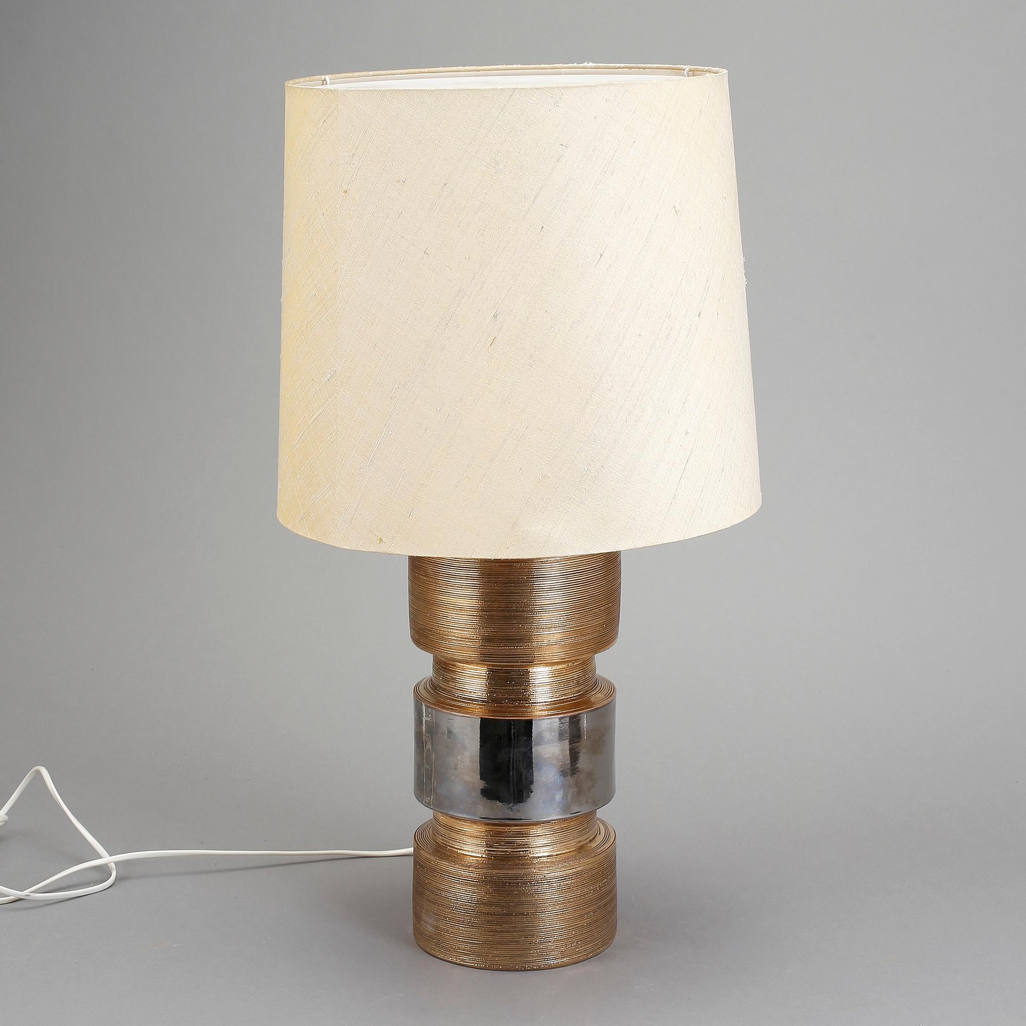 BORDSLAMPA, glaserat lergods. Möjligen Bitossi för Bergboms, 1960-tal.