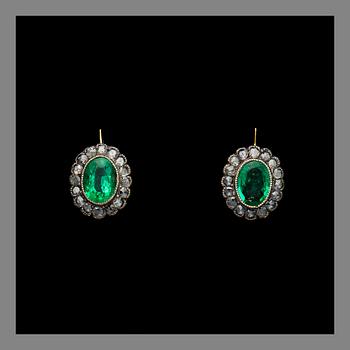 A PAIR OF EARRINGS, 14K (56) gold, silver, emeralds, rose cut diamonds. Weight c. 3.0 g in total.