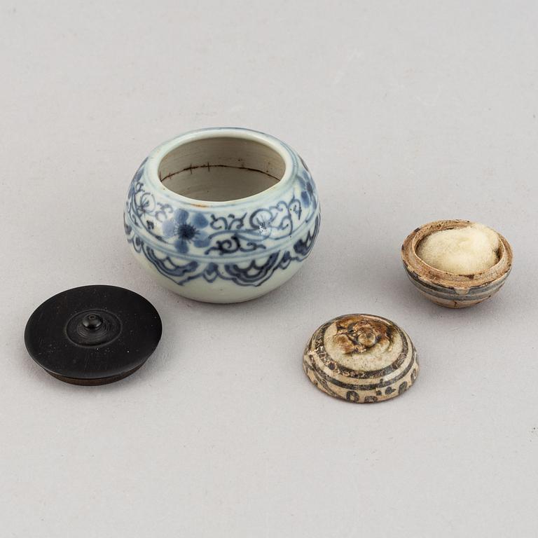 A group of two blue and white jars, one Korean, 19th century, the other Sawankalok, 13-14th century.